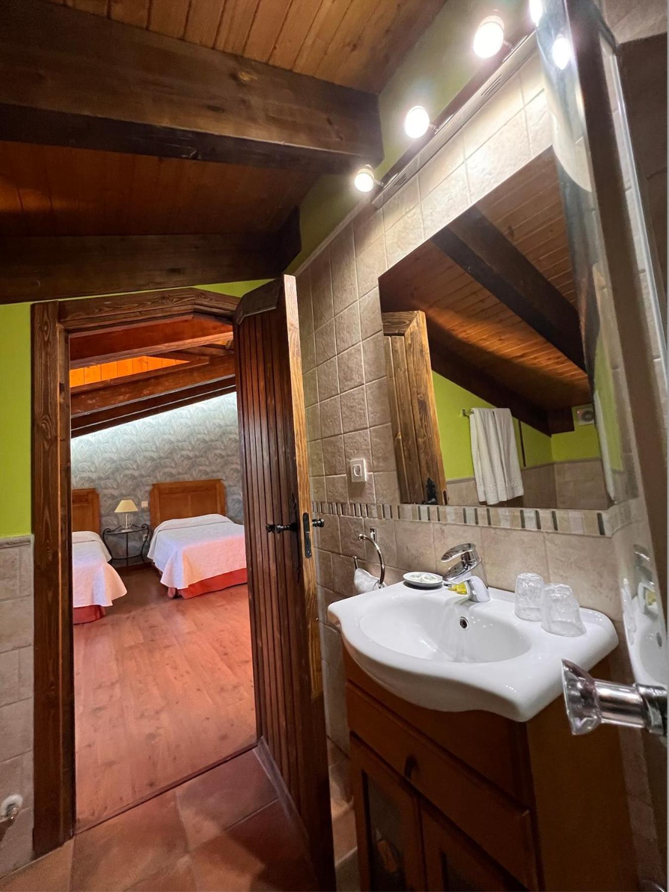 Hotel Rural Restaurante Las Baronas Santa Cruz de la Salceda Kültér fotó